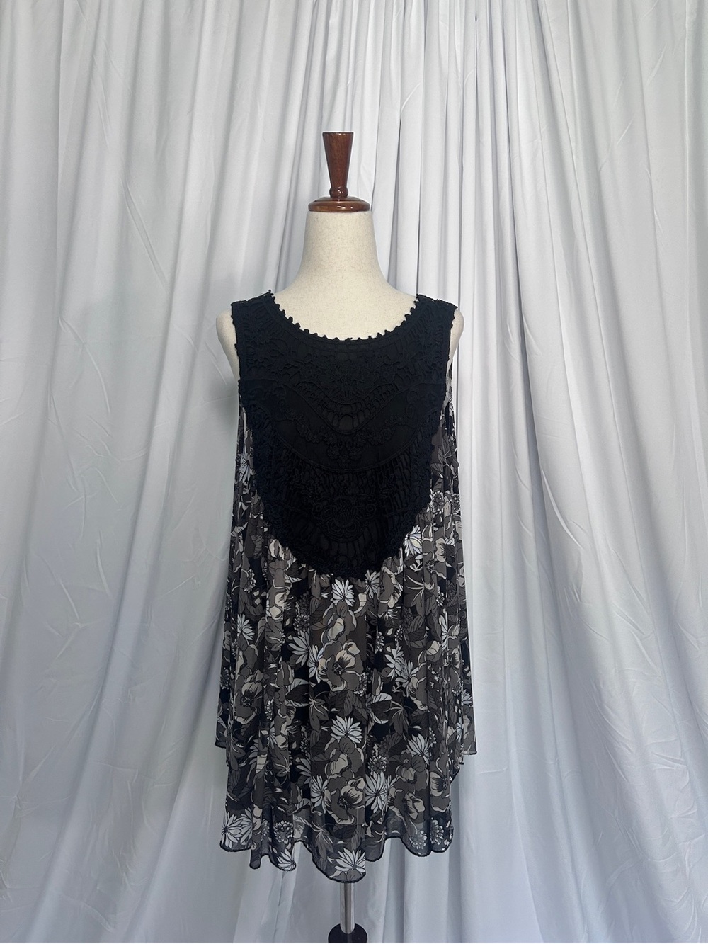Y2K Sleeveless Black Lace Floral Tank Top